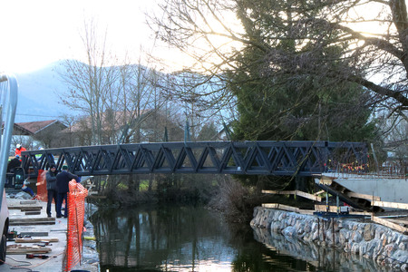 POSTAVITEV BRVI ČEZ CERKNIŠČICO 13 FOTO LJUBO VUKELIČ